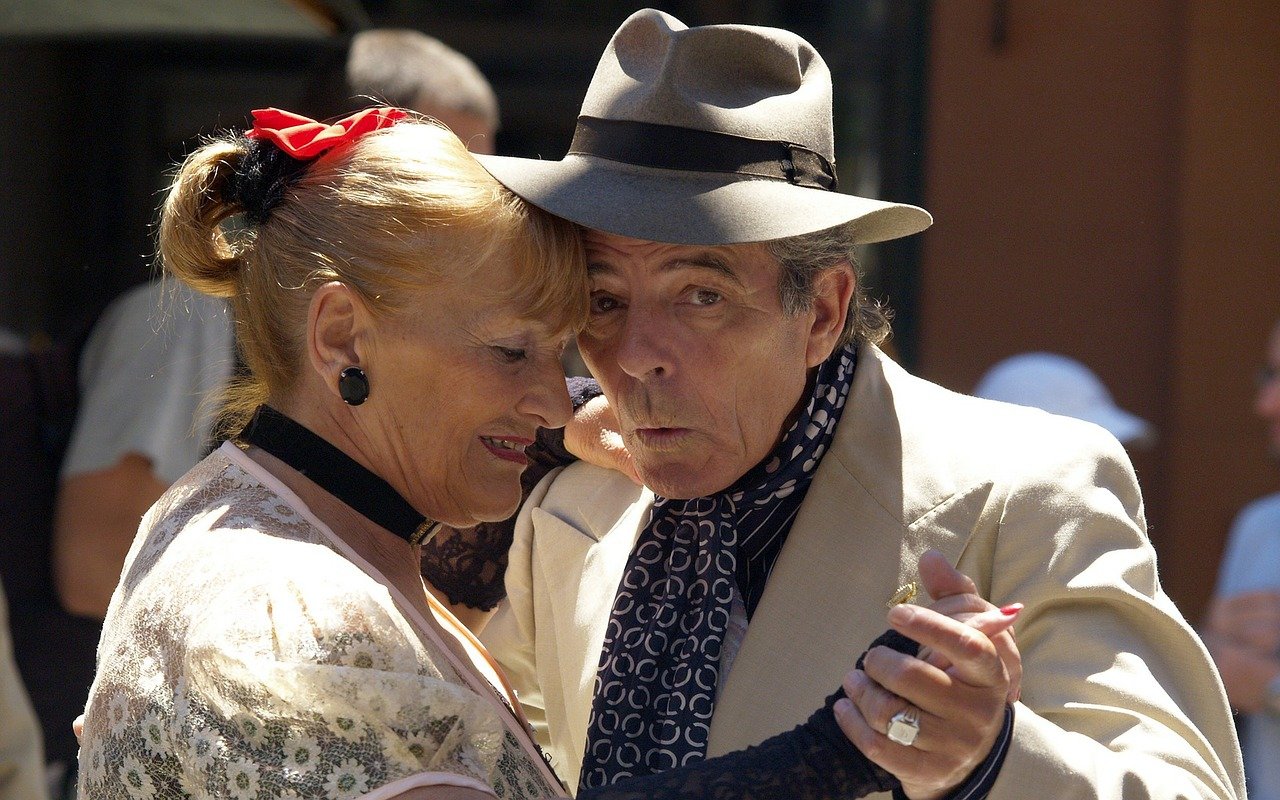 Fun Activities for Seniors. dancing. aged couples dance. www.blisslife.in