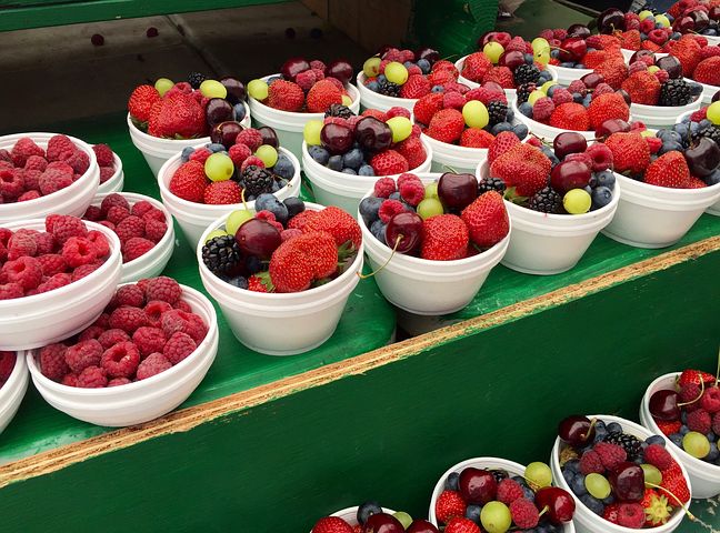 Antioxidants Rich Foods. strawberries. berries. grapes. www.blisslife.in